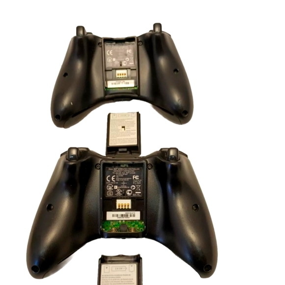 Lot of 2 Microsoft Xbox 360 Wireless Controllers Black - Picture 6 of 6